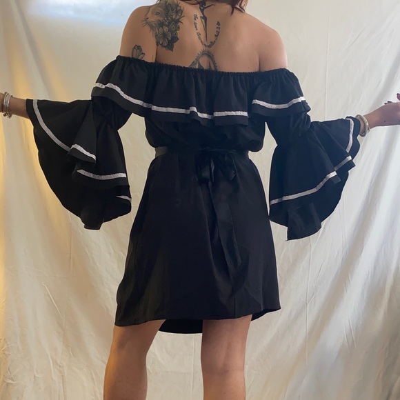 Little black dress with ruffles - Picture 4 of 6